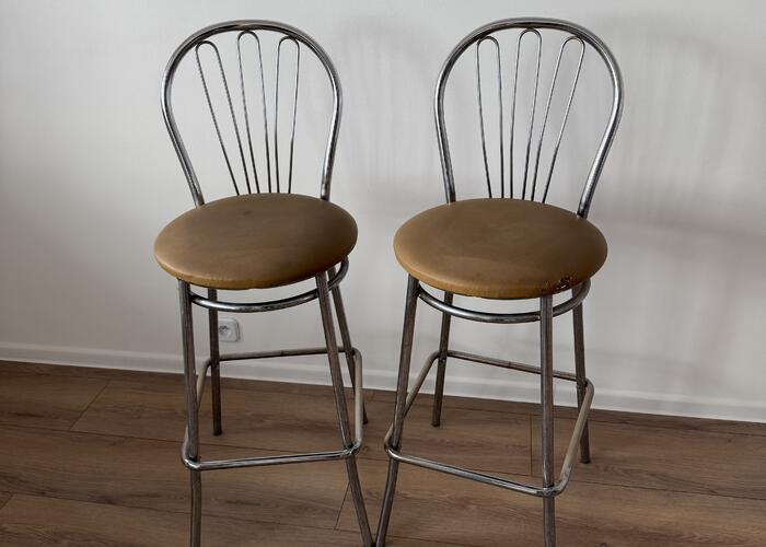 Grajewo ogłoszenia: Sprzedam dwa krzesła barowe. Do renowacji. 
2 szt. 100zł